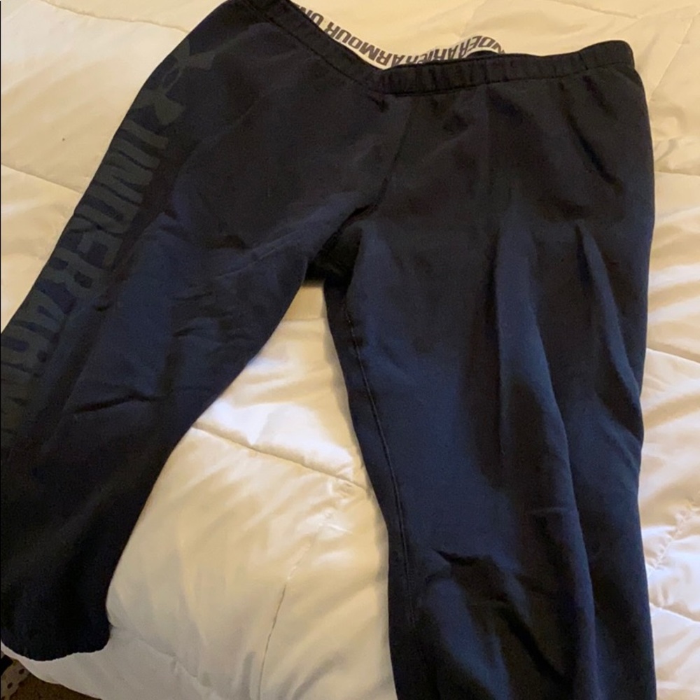 Cropped Under Armour sweatpants